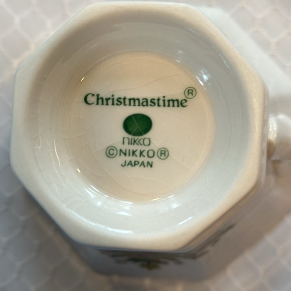 6 🎄Nikko Christmastime cups &saucers. holly-shaped handles! Octogon- shaped - Picture 9 of 13